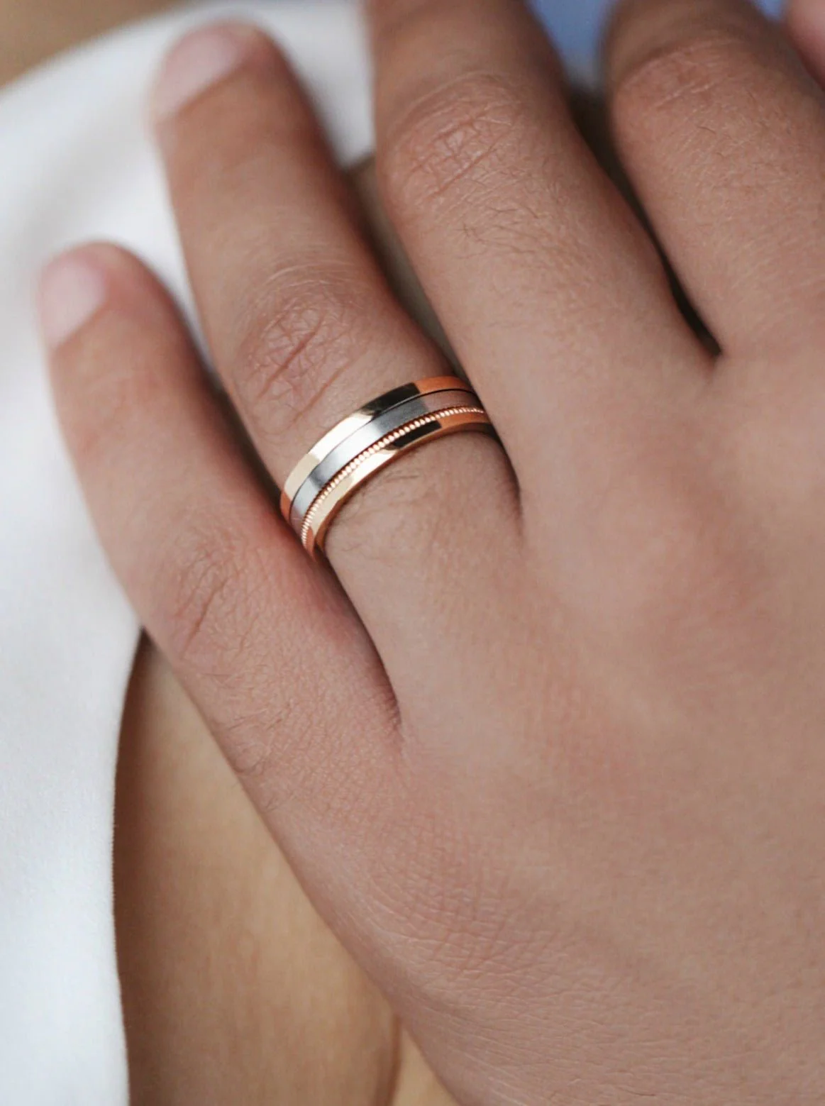 Men’s Wedding Bands That Blend Tradition & Modernity
